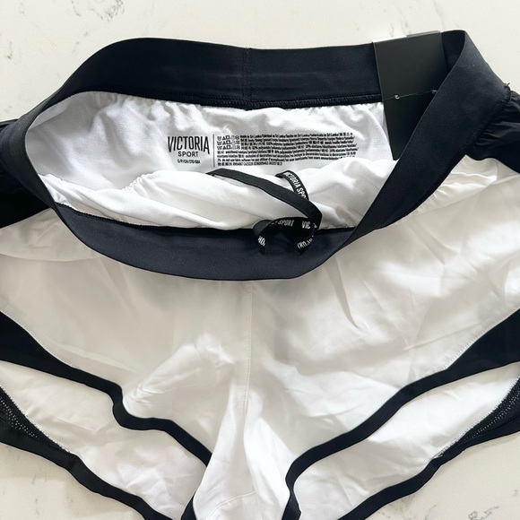 Victoria Sport Run Shorts White Lined - Picture 7 of 10